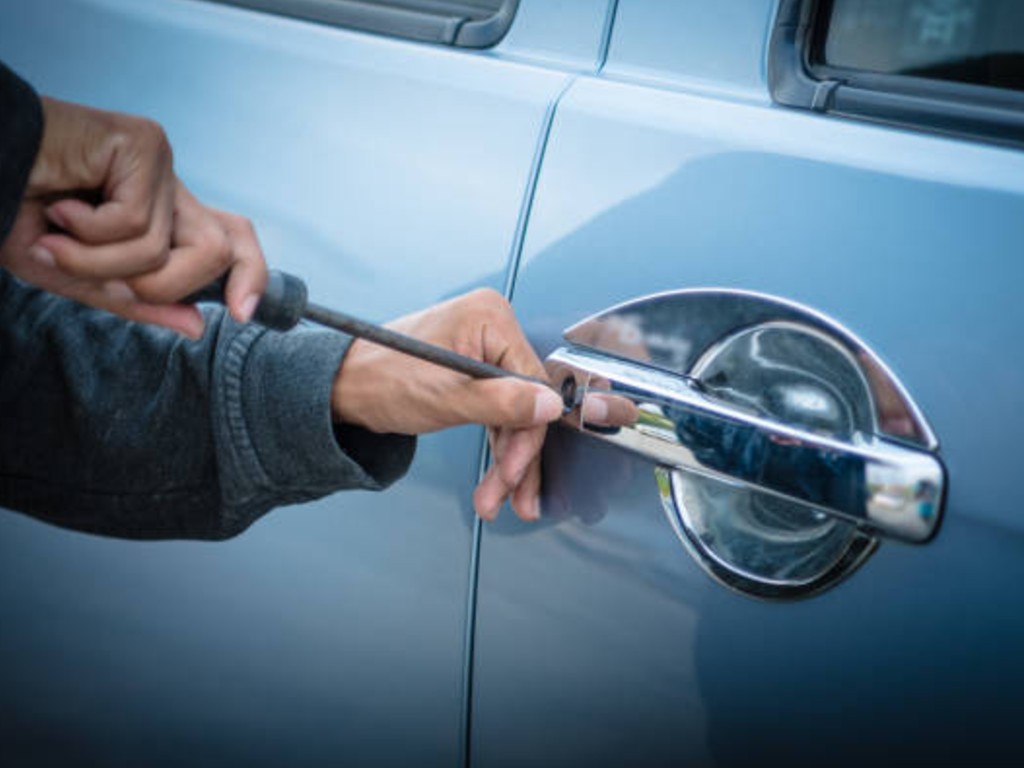 1605819797233 ilustrasi mobil digasak