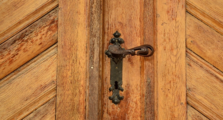 AUTOMATIC SLIDING DOORS 768x414 1